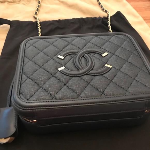 2018 Chanel CC Filigree Vanity Case - Picture 8 of 8